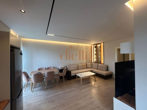 Tirane, jepet me qera apartament 2+1 Kati 3, 100 m² 800 € 