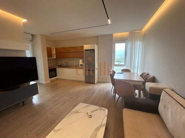 Tirane, jepet me qera apartament 2+1 Kati 3, 100 m² 800 € 