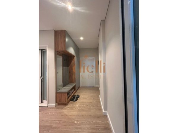 Tirane, jepet me qera apartament 2+1 Kati 3, 100 m² 800 € 