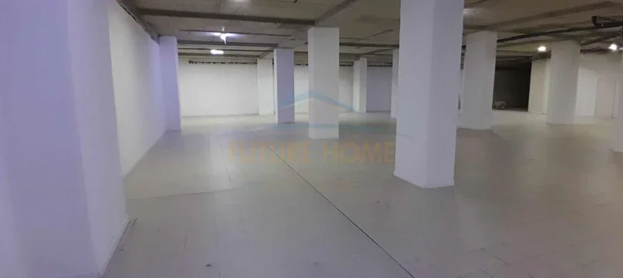 Tirane, jepet me qera ambjent biznesi Kati -1, 618 m² 12.000 € (Rruga e Barrikadave, Tirane, AREA42260)
