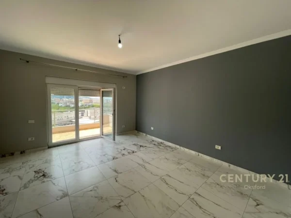 Tirane, jepet me qera shtepi 3+1+Aneks+Ballkon , 130 m² 600 € (Sauk i Ri)