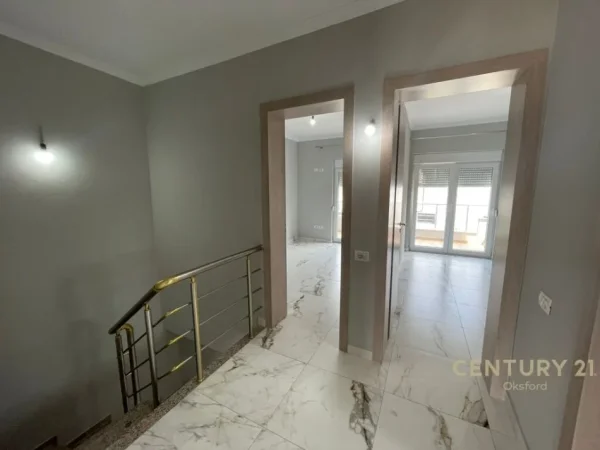 Tirane, jepet me qera shtepi 3+1+Aneks+Ballkon , 130 m² 600 € (Sauk i Ri)