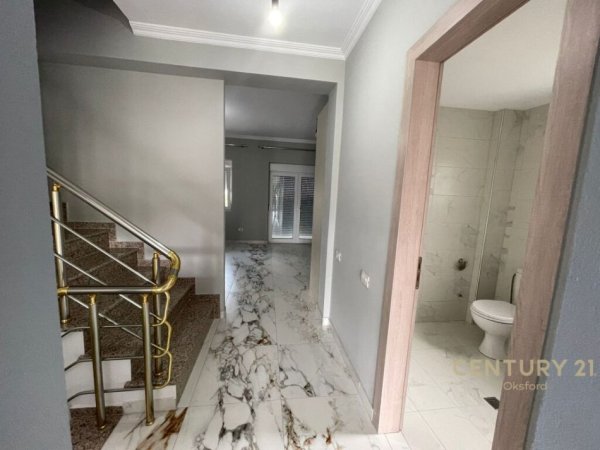 Tirane, jepet me qera shtepi 3+1+Aneks+Ballkon , 130 m² 600 € (Sauk i Ri)