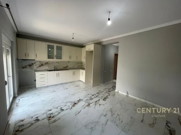 Tirane, jepet me qera shtepi 3+1+Aneks+Ballkon , 130 m² 600 € (Sauk i Ri)