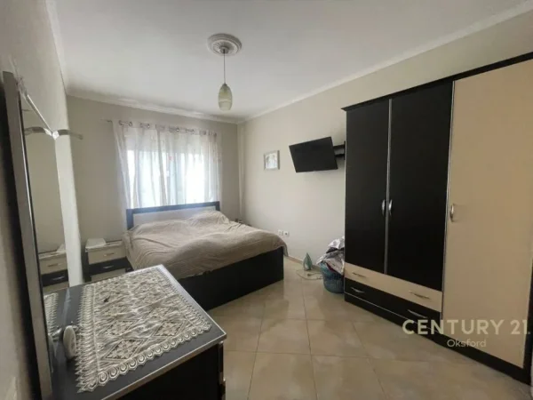 Tirane, jepet me qera apartament 2+1+Ballkon Kati 7, 78 m² 450 € (Joklin Persi)