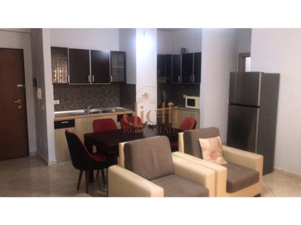 Tirane, jepet me qera 2+1+Ballkon Kati 3, 650 € (Rruga e Kavajes)
