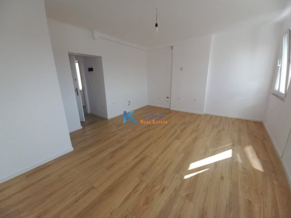 Tirane, shitet garsonier Kati 5, 29 m² 48.000 € (Rruga Kongresi i Manastirit)
