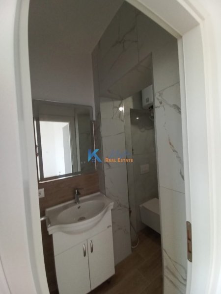 Tirane, shitet garsonier Kati 5, 29 m² 48.000 € (Rruga Kongresi i Manastirit)