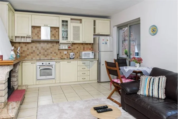 Tirane, jepet me qera apartament 1+1 , 62 m² 500 € (Rruga e Durresit)