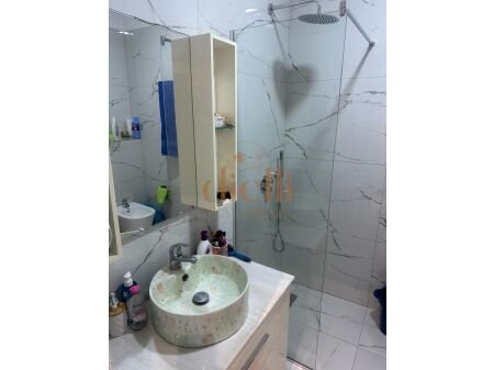 Tirane, jepet me qera apartament 1+1+Ballkon , 500 € 