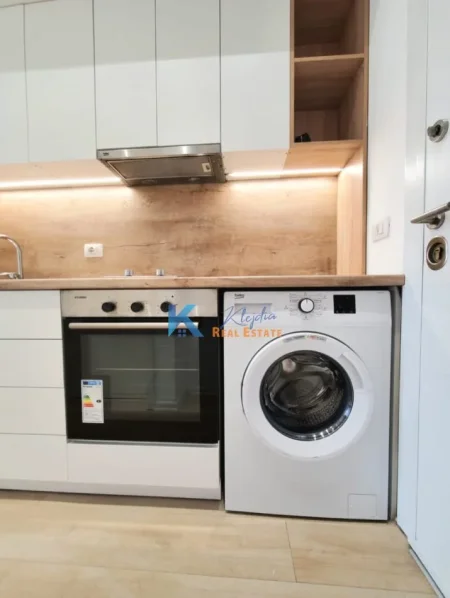 Tirane, shes garsonier Kati 10, 30 m² 78.000 € (Kompleksi Kontakt, 21 Dhjetori)