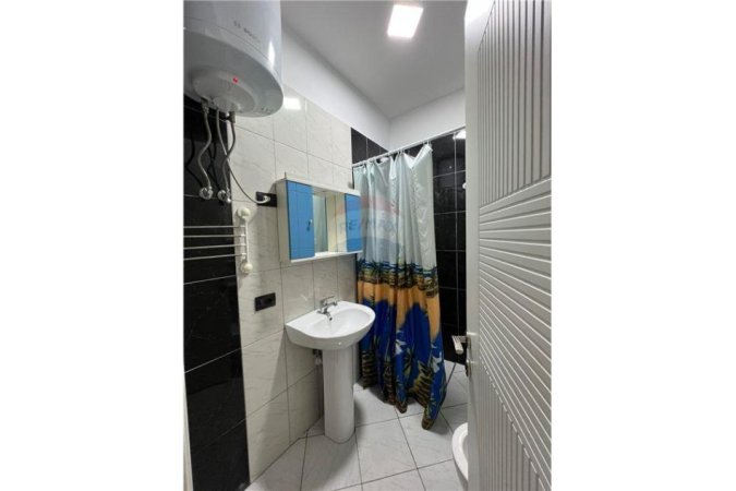 Tirane, jepet me qera apartament 1+1 , 70 m² 700 € (Rruga Kosovareve - Tirana e Re)