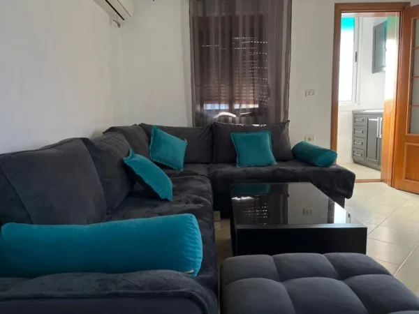 Tirane, shitet apartament 1+1 Kati 5, 50 m² 85.000 € (Brryl)