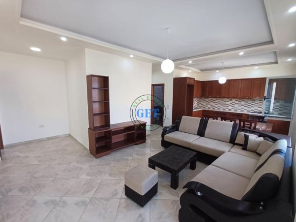Durres, jepet me qera apartament 3+1+Ballkon Kati 6, 120 m² 400 € (Shkembi i Kavajes)