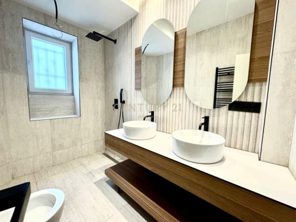 Tirane, jepet me qera apartament 2+1 Kati 1, 117 m² 800 € (Mihal Grameno)