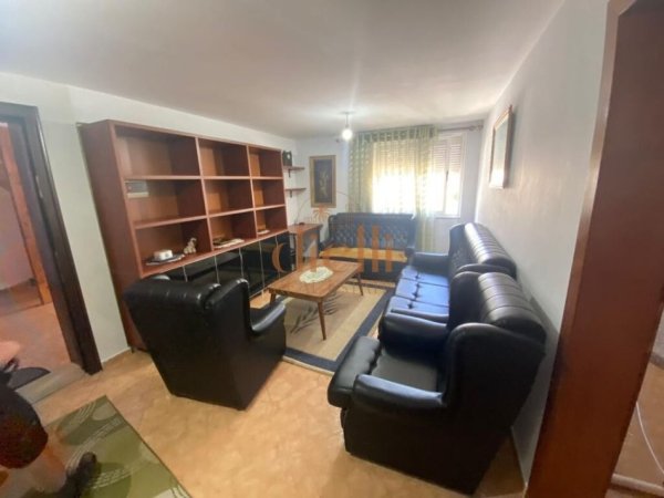 Tirane, jepet me qera apartament 3+1+Ballkon Kati 7, 120 m² 600 € (Pazari i Ri)