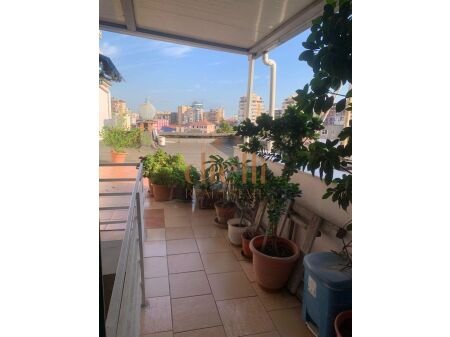 Tirane, jepet me qera apartament 3+1+Ballkon Kati 7, 120 m² 600 € (Pazari i Ri)