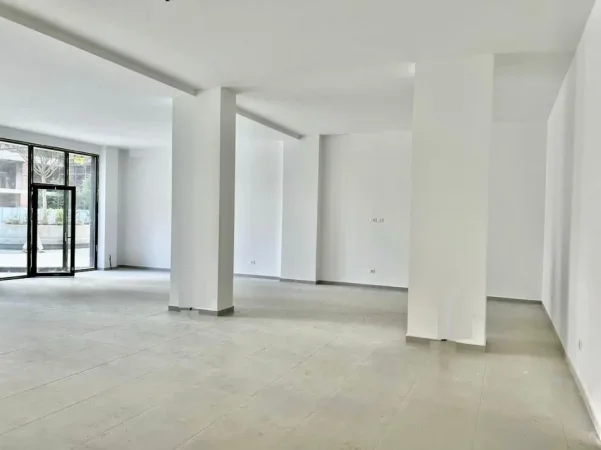 Tirane, jepet me qera ambjent biznesi Kati 0, 208 m² 4.351 € (Rr Kavajes)