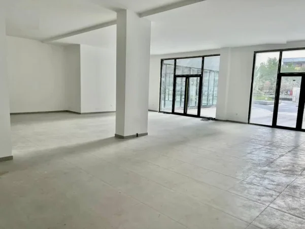 Tirane, jepet me qera ambjent biznesi Kati 0, 208 m² 4.351 € (Rr Kavajes)