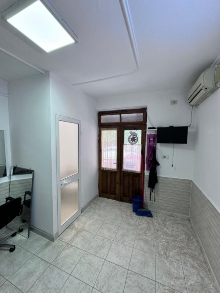 Tirane, jepet me qera ambjent biznesi Kati 0, 20 m² 300 € (Rruga Mine Peza)