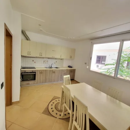 Tirane, jepet me qera zyre Kati 2, 170 m² 1.600 € (Suljeman Delvina)