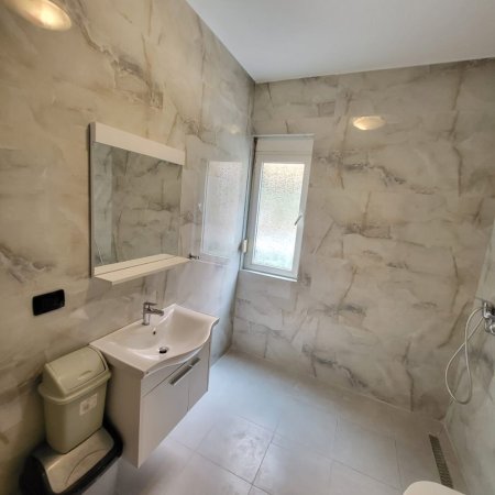 Tirane, jepet me qera zyre Kati 2, 170 m² 1.600 € (Suljeman Delvina)