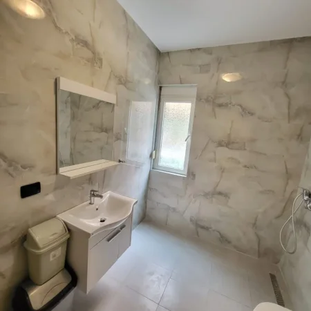 Tirane, jepet me qera zyre Kati 2, 170 m² 1.600 € (Suljeman Delvina)