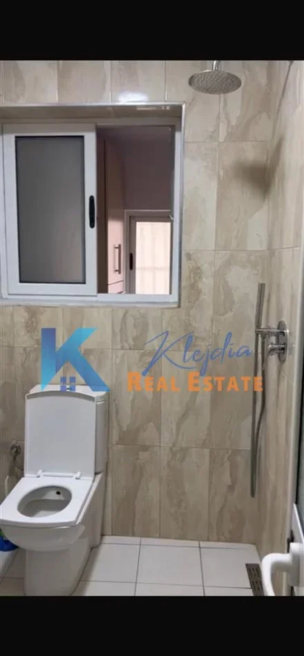 Tirane, jepet me qera apartament 1+1 Kati 2, 75 m² (Oxhaku)