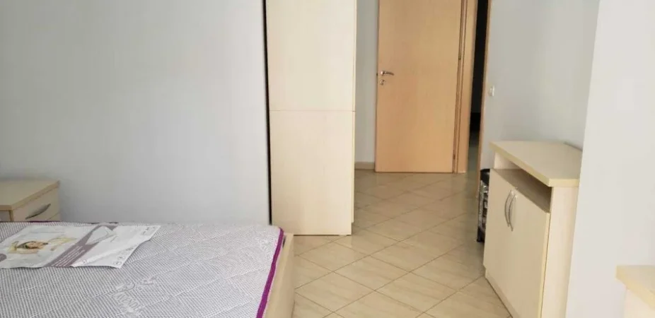 Tirane, jepet me qera apartament 1+1+Ballkon Kati 3, 68 m² 400 € (astir)