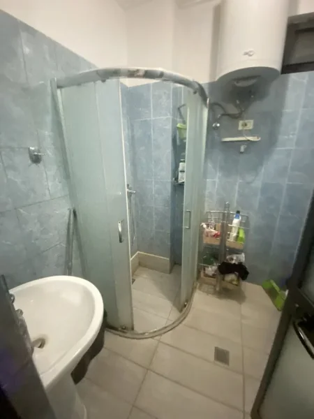 Tirane, shitet apartament 2+1+Ballkon Kati 5, 1 m² 100.000 € (5 maji)