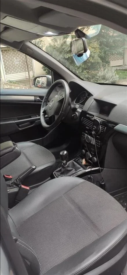 Tirane, shes me portobagazh OPEL Astra Nafte, bezhë manuale Kondicioner 204.000 km 2.400 €