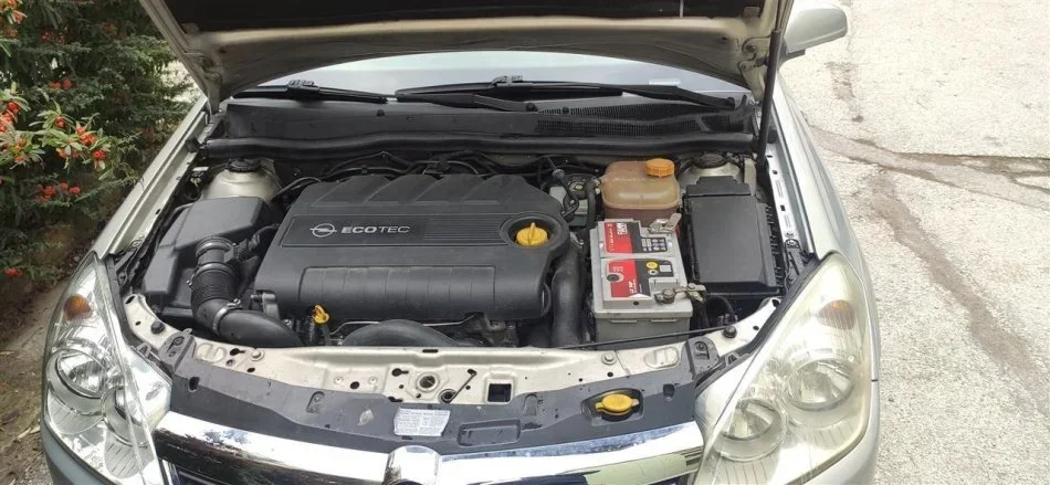 Tirane, shes me portobagazh OPEL Astra Nafte, bezhë manuale Kondicioner 204.000 km 2.400 €