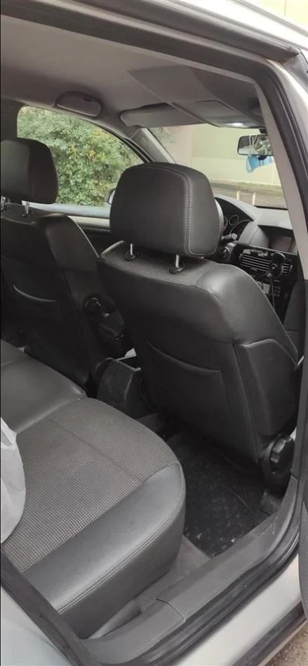 Tirane, shes me portobagazh OPEL Astra Nafte, bezhë manuale Kondicioner 204.000 km 2.400 €