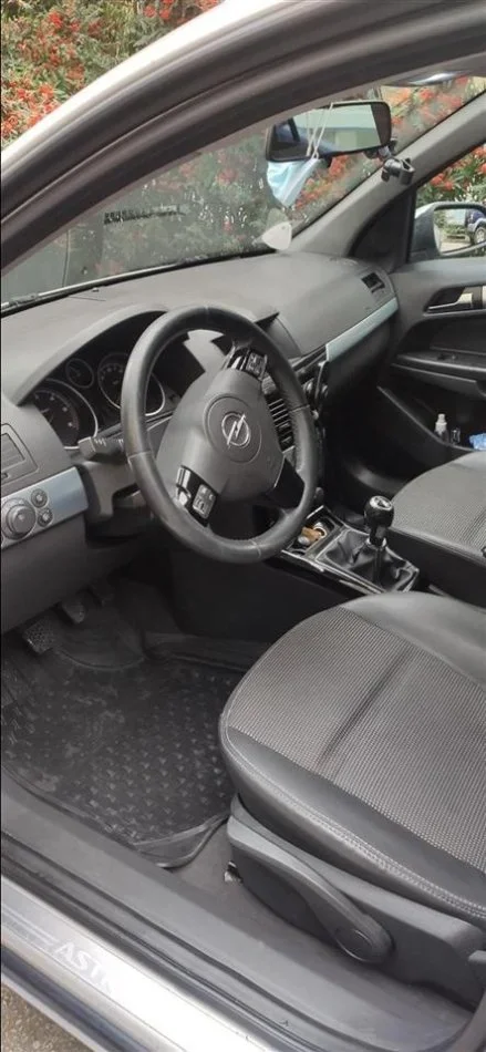 Tirane, shes me portobagazh OPEL Astra Nafte, bezhë manuale Kondicioner 204.000 km 2.400 €