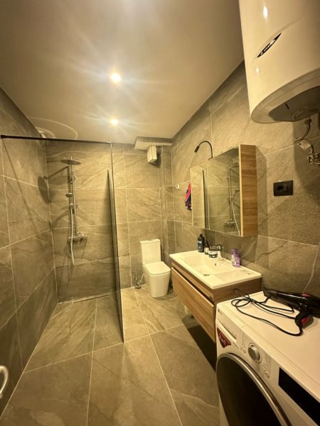 Tirane, jepet me qera apartament 3+1+Ballkon , 158 m² 700 €