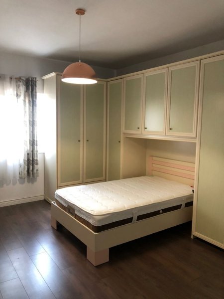 Tirane, jepet me qera apartament 3+1+Ballkon , 158 m² 700 €