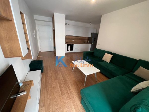 Tirane, jap me qera apartament 2+1+Ballkon Kati 6, 95 m² 600 € (Don Bosko, te kompleksi Fiori di Bosko)