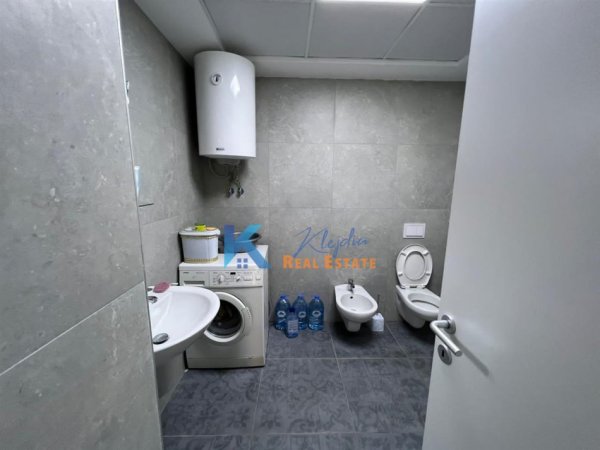 Tirane, jap me qera apartament 2+1+Ballkon Kati 6, 95 m² 600 € (Don Bosko, te kompleksi Fiori di Bosko)