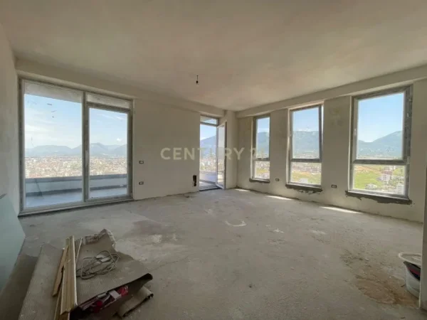 Tirane, shes apartament 2+1+2 +2 POSTE PARKIMI+Ballkon , 138 m² 250.000 € (Sauk i Ri)