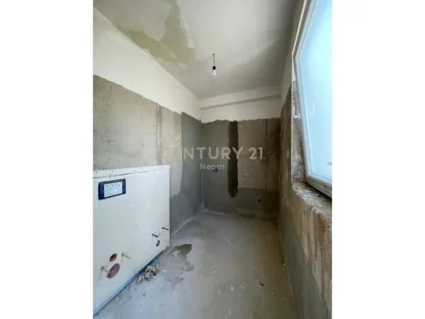 Tirane, shes apartament 2+1+2 +2 POSTE PARKIMI+Ballkon , 138 m² 250.000 € (Sauk i Ri)