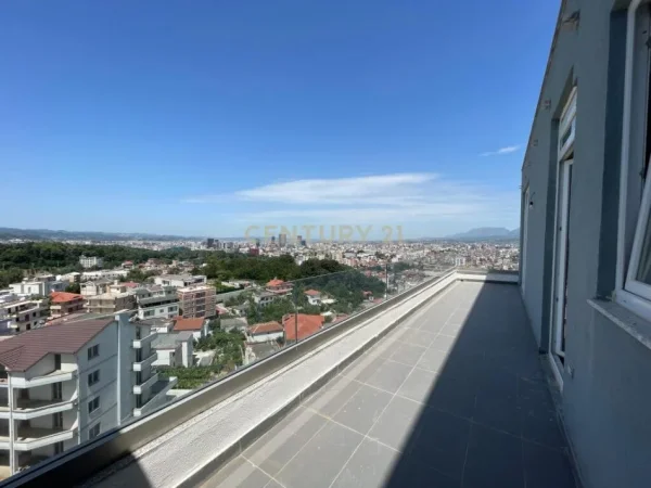 Tirane, shes apartament 2+1+2 +2 POSTE PARKIMI+Ballkon , 138 m² 250.000 € (Sauk i Ri)