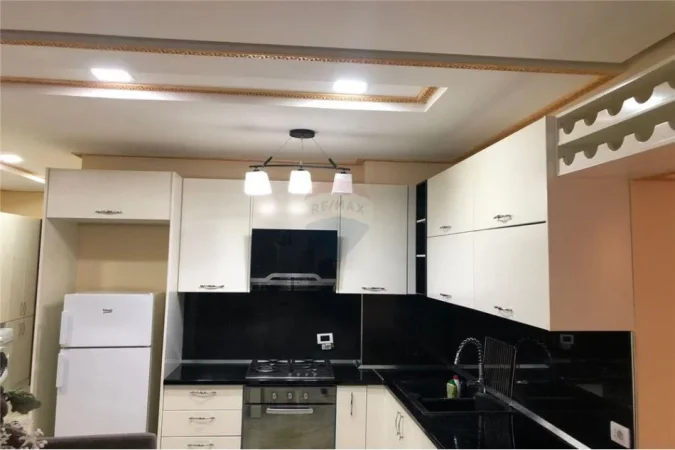Tirane, jepet me qera apartament 2+1 , 120 m² 450 € (Rruga Teodor Keko)