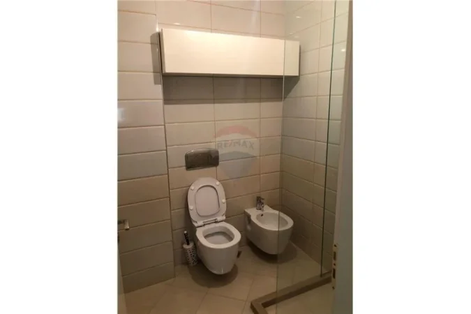 Tirane, jepet me qera apartament 2+1 , 120 m² 450 € (Rruga Teodor Keko)