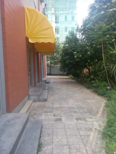 Tirane, jepet me qera dyqan Kati 0, 20 m² 200 € (Rr. Zonja Curre)
