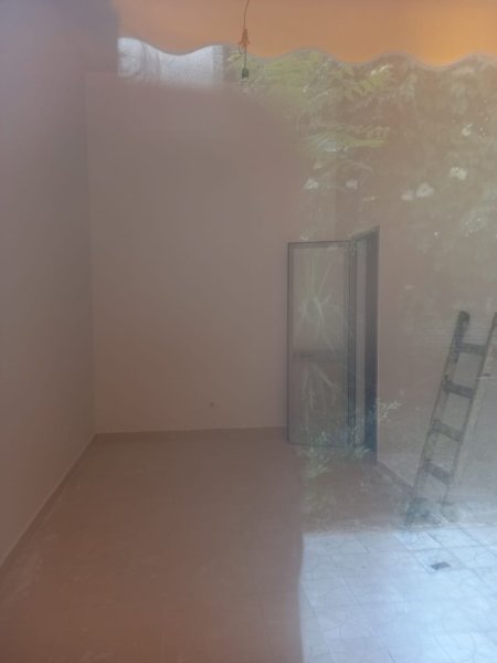 Tirane, jepet me qera dyqan Kati 0, 20 m² 200 € (Rr. Zonja Curre)