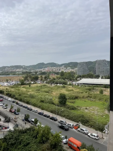 Tirane, jepet me qera apartament 1+1+Aneks+Ballkon Kati 4, 70 m² 700 € (Rruga Kosovareve)
