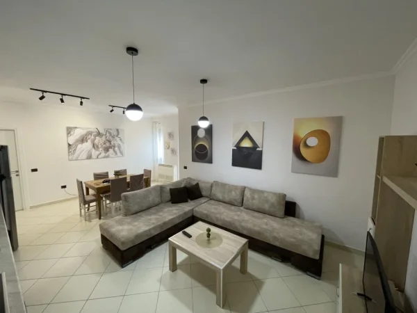 Tirane, jepet me qera apartament 1+1+Aneks+Ballkon Kati 4, 70 m² 700 € (Rruga Kosovareve)