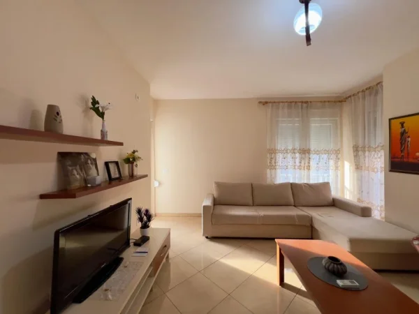 Tirane, jepet me qera apartament 2+1+Ballkon Kati 6, 110 m² 550 € (rruga ndre mjeda)
