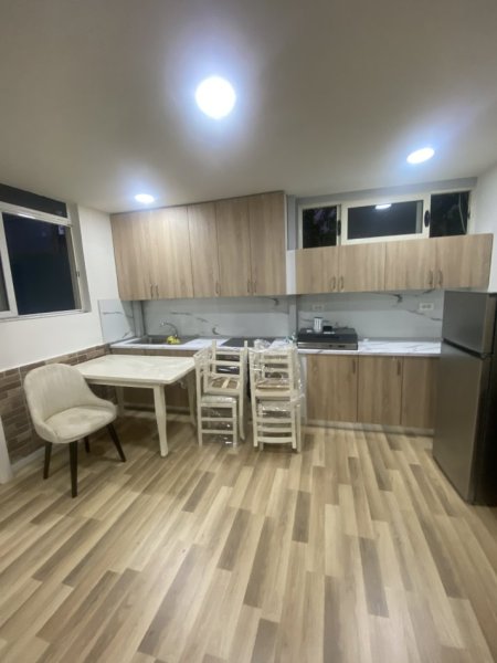 Tirane, jepet me qera shtepi 3+1+Ballkon Kati 1, 120 m² 400 € (Bulevardi bajram curri)