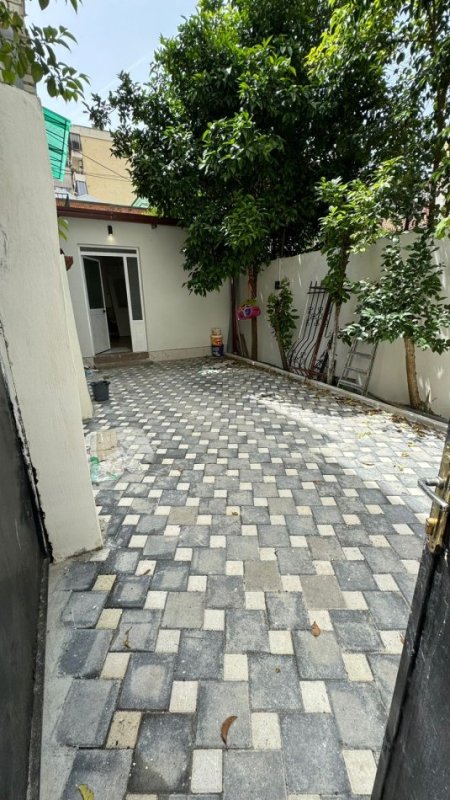 Tirane, jepet me qera shtepi 3+1+Ballkon Kati 1, 120 m² 400 € (Bulevardi bajram curri)